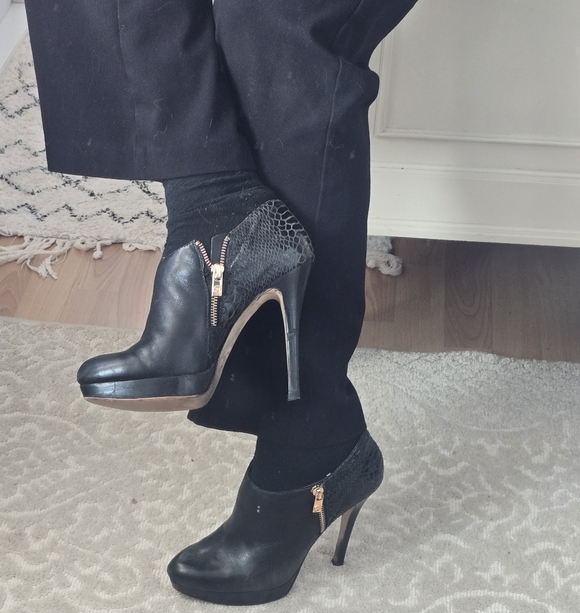 Michael Kors Black Stiletto Ankle Boots - Picture 4 of 17